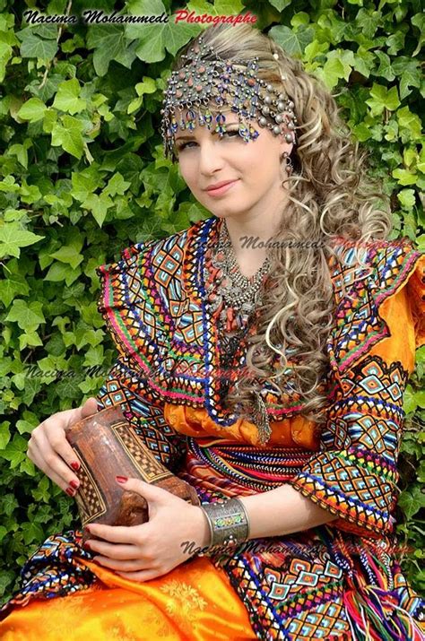 Des icônes de robe traditionnelle. robe kabyle -Algeria- | Traditional dresses, Most ...