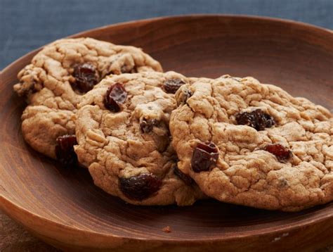 In 3 layer cakes or a large loaf pan. Recipe: Spicy Oatmeal Raisin Cookies | Duncan Hines Canada®