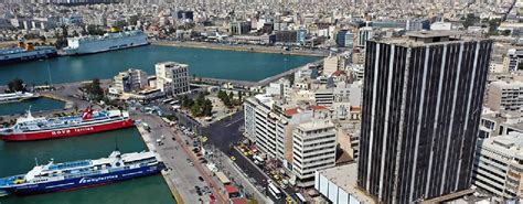 Ο πειραιάς σύμφωνα με τον στράβωνα αλλά και σύγχρονων γεωλογικών μελετών ήταν κάποτε νησί το οποίο ενώθηκε με την αττική μετά τις αποθέσεις του κηφισού αλλά και άλλων ρεμάτων της περιοχής. ΝΤΕΤΕΚΤΙΒ ΠΕΙΡΑΙΑΣ