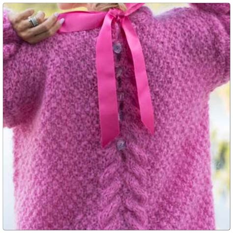 Ny strikkebok med oppskrift på line langmos populære og trendy gensere og jakker. Rosa Sløyfe Garn Line Langmo - Flamingo Garn og Hobby