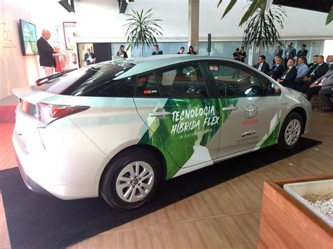 Toyota Apresenta Primeiro Híbrido Flex Do Mundo Autobuzz