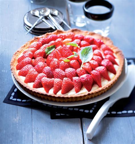 tarte aux fraises et sa crème pâtissière au basilic savoir cuisiner fr