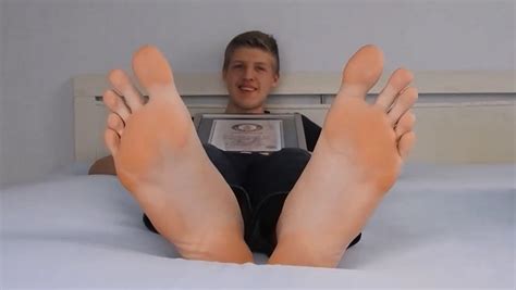 Woman With Worlds Biggest Female Feet Gets Her Custom Made Size 15