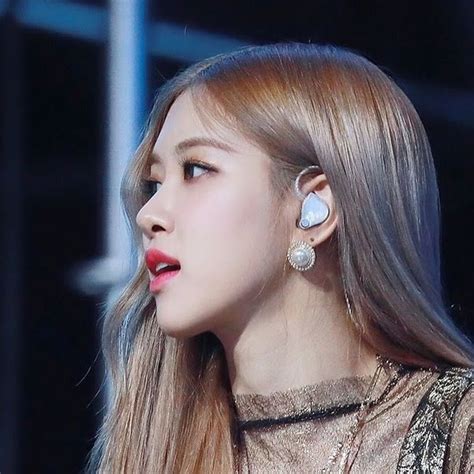 Here Are 30 Photos Of Blackpink Rosés Incredibly Beautiful Side