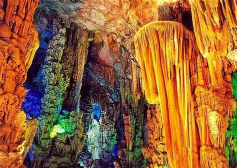 Пещера тростниковой флейты — одна из самых красивых пещер мира и