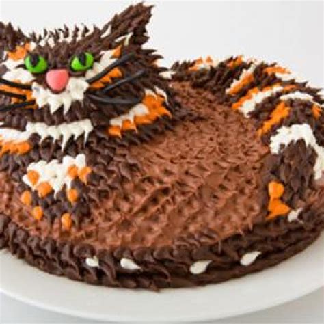 Pizza cake with cat cupcakes now this is what i call real taste. Cat Birthday Cake Design | Parenting
