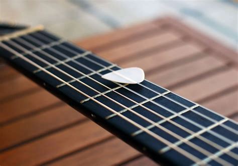Best Acoustic Guitar Picks 2023 Buyers Guide Into Strings