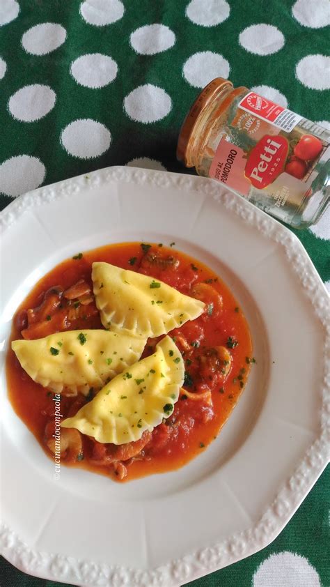 Mezzelune Di Ricotta E Spinaci Con Sugo E Funghi Misti Ricetta Ed Ingredienti Dei Foodblogger