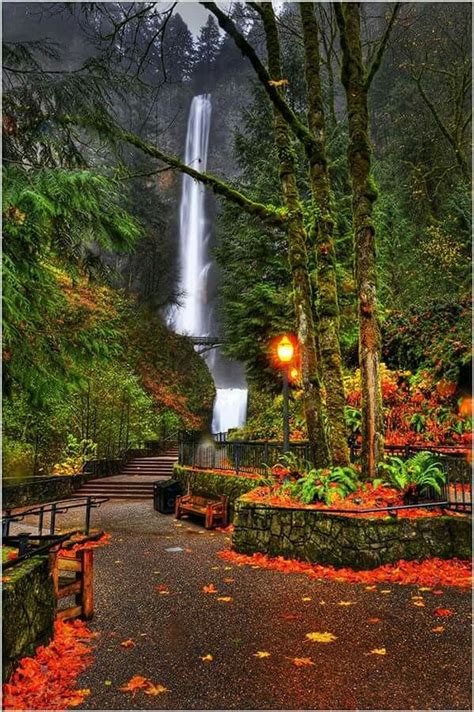 Multnomah Falls Outside Portland Oregon Usa Beautiful Waterfalls