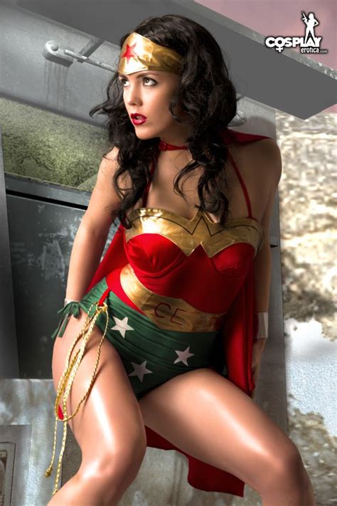 Hot Cosplay Girl 5 Gogo Dressed As Wonder Woman Luscious