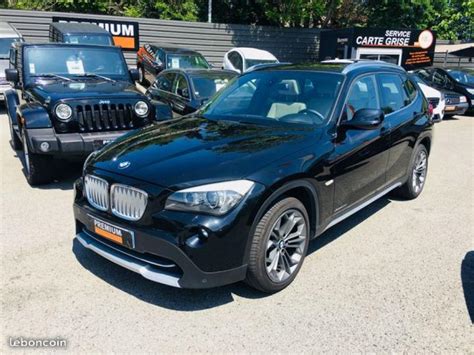 Design extérieur sportif et puissant. Troc Echange BMW X1 2.3 DA Xdrive tout-terrain, noir, 12 cv sur France-Troc.com