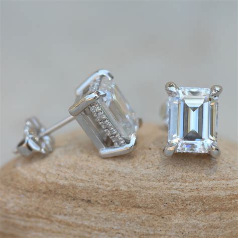 Moissanite Stud Earrings With 8x6mm Emerald Cut Moissanite LS5620