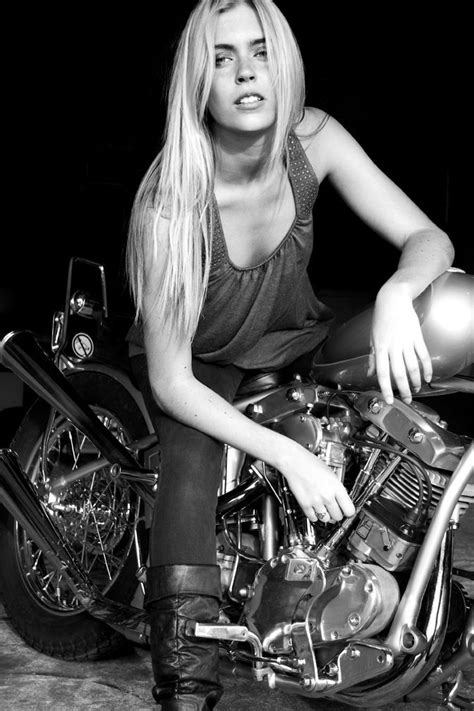 Pin By Sergo On Girls And Motorcycles Biker Girl Motorcycle Girl Bikes Girls
