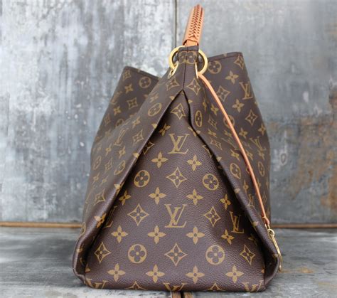 Louis Vuitton Monogram Canvas Artsy Mm Shoulder Bag