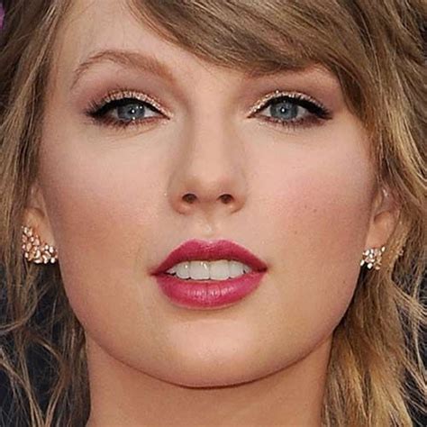 Taylor Swift Makeup Black Eyeshadow Brown Eyeshadow Gold Eyeshadow