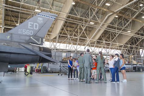 Local Tech Trekkers learn about flight test, fighters > Edwards Air