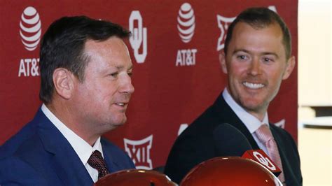Lincoln Riley Calls Up Ex Oklahoma Coach Bob Stoops To Help At Sooners