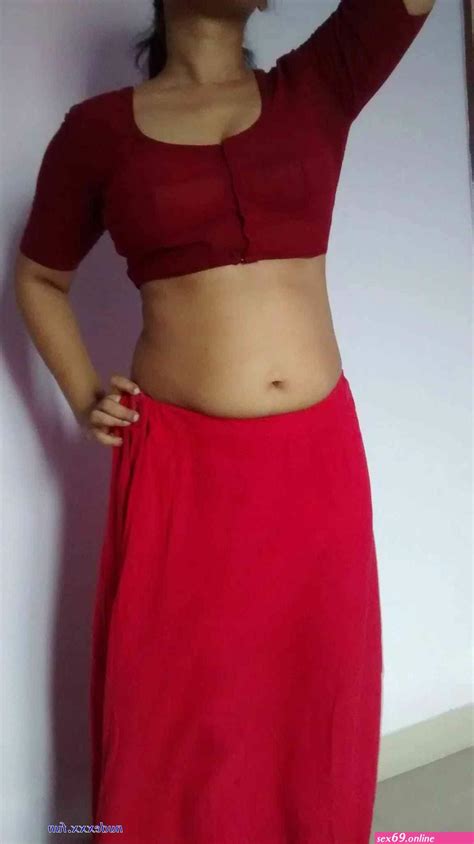 Indian Auntys Saree Striping Boobs Images Sexy Photos