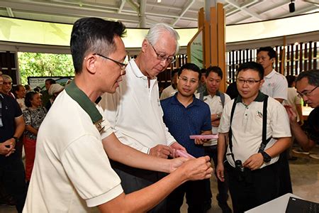 Goh chok tong is a former singaporean politician who served as the 2nd prime minister of singapore from 28 november 1990 to 12 august 2004 for winning from the 1991 singaporean general election to 2001 singaporean general election. Of Migratory Shorebirds and Mangroves | MND Link ...