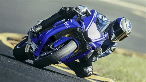 Motorcycle lighting is about style as much as it is about safety. YZF-R1/R1M 2017年モデル発売決定です! | BikeShop北神戸のスタッフブログ