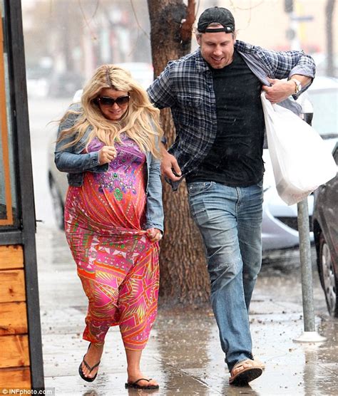 A Heavily Pregnant Jessica Simpson Gets Caught In A Downpour With