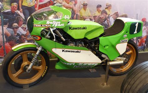 In this version sold from year 1992 , the dry weight is and it is equipped with a single. Kawasaki KR 250 green Toni Mang vl | stkone | Flickr