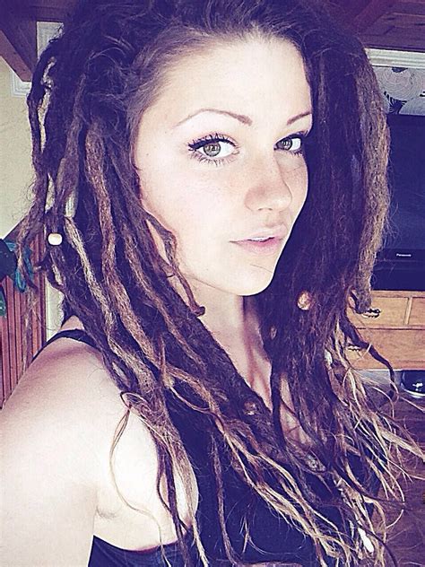 Luches Brown Dreadlocks Decorated With Dreadlock Beads Brown Dreadlocks Dreadlocks Girl Dread