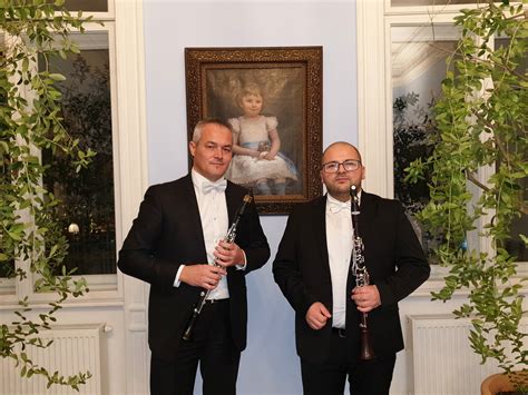 Die taktik des österreichischen trainers steht immer wieder im gegensatz zum modernen, aggressiven pressing, welches die spieler aus ihren vereinen gewohnt. Konzert anlässlich der 25. jährigen Freundschaft zwischen ...