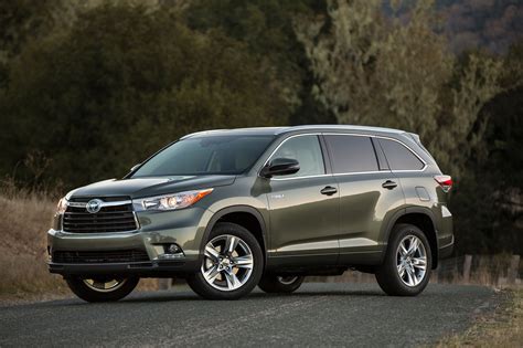 2016 Toyota Highlander Hybrid: Nice and gay, but try the gas first ...