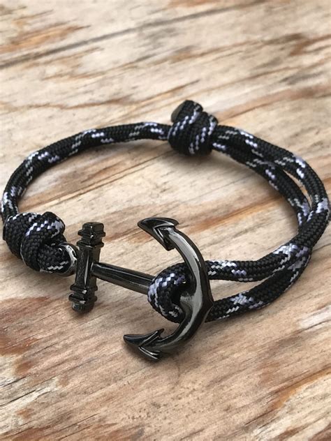 Anchor Bracelet Black W Glow In The Dark And Reflective Tracers