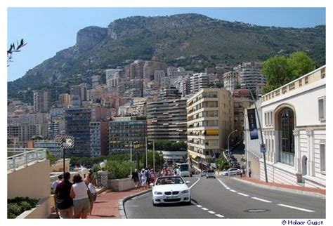 Beim stadtrennen durch die engen straßen monacos kommen die rennwagen mit ausnahme des fürstenpalastes an allen sehenswürdigkeiten des zwergstaates vorbei: Monte Carlo Monaco - Schloss Palais Princier du Monaco ...