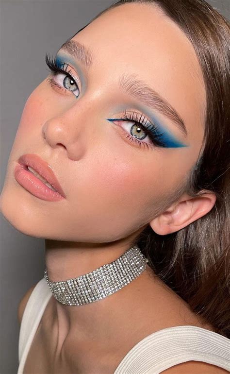 Maquillaje para vestido azul 8 ideas que te harán BRILLAR día y noche