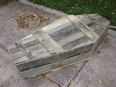 Pallet Halloween Coffin Decoration 4 Steps With Pictures