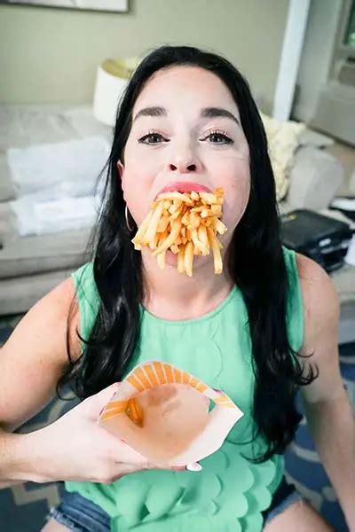 Meet The Woman Whose Record Breaking Mouth Gape Went Viral On Tiktok Srody Com