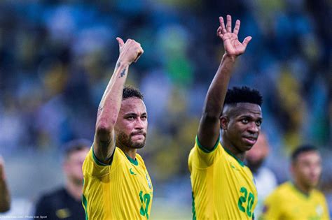 Brésil Neymar Envoie Un Message à Pelé