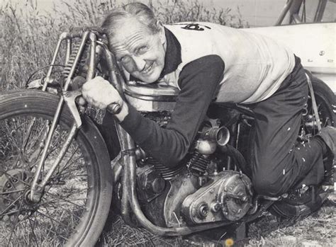 Ama national land speed records requires 2 passes the same calendar day in opposite directions. Burt Munro, fastest speed record holder | À Voir
