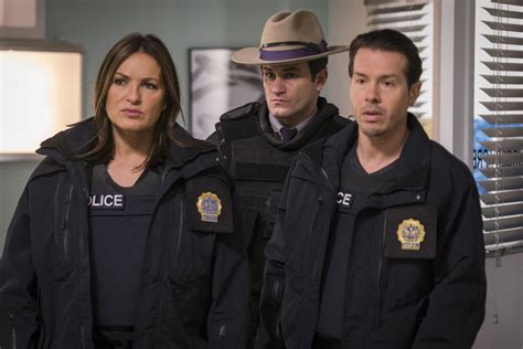 Law And Order Special Victims Unitchicago Pd Crossover Are Two Teams
