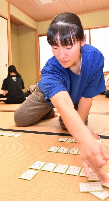 Japan High School Karuta Player Aims For The Top As Tournaments