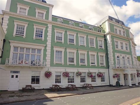 The Royal Clarendon Hotel And 1 4 Royal Pier Mews Gravesend Kent