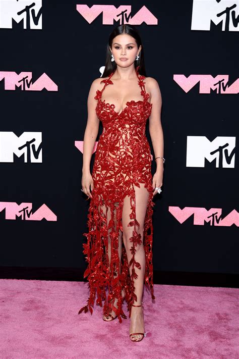 Share 151 Selena Gomez Red Dress Latest Vn
