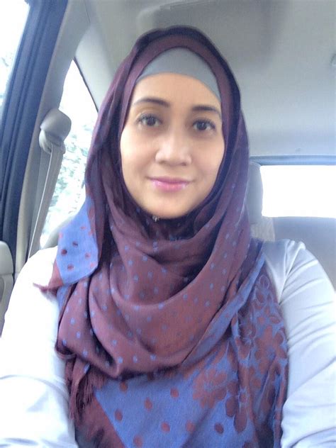 Meidiana Hutomo On Twitter Wearing Hijab Given By Donaaulya