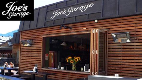 We specialize in ribs, burgers and pizzas as well as salads and healthy food options such as a variety of seafood dishes. Joe's Garage | Queenstown Holidays