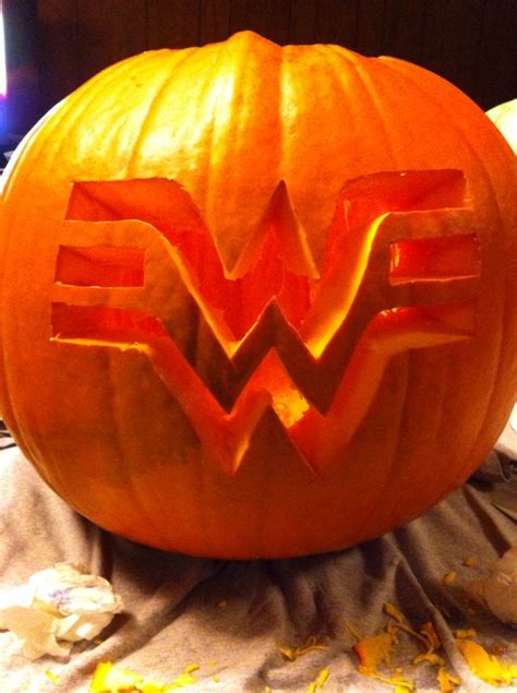 20 Wonder Woman Pumpkin Stencil