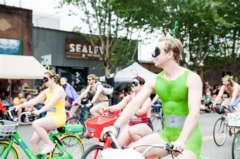 Photos Naked Bikers Kick Off Seattle Summer At The Fremont Solstice Parade Woai