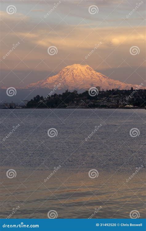 Mt Rainier Sunset Cascade Range Puget Sound Tacoma Washington Stock