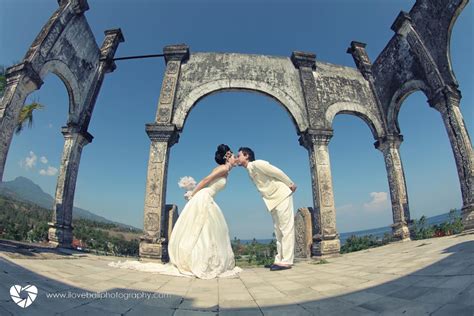 Pilihan tema internasional wedding sangat cocok dengan kemegahan bebatuan di sisi gunung ini. √ Keren Tempat Foto Prewedding Di Bali | Gallery Pre Wedding