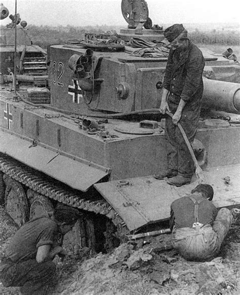 타이거 1 전차의 동부전선 진흙탕 구난차량 견인 훈련 WW2 German Tiger 1 Tank stuck Mud