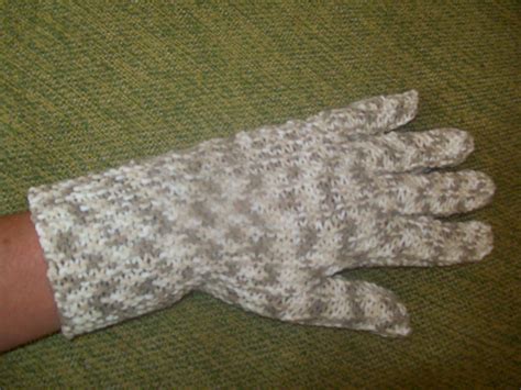 Ravelry Learn To Knit 2 Needle Gloves Pattern By The Lady Wyvern