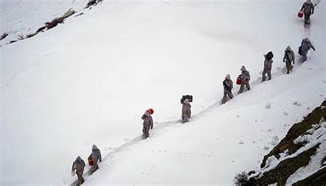 Ten Soldiers Missing As Massive Avalanche Hits Siachen Army Post Rescue Ops On India News