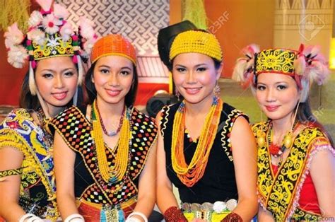 Kuala Lumpur Kuching Malaysia Vietnam Costume Sarawak Ethnic Dress Beauty Pageant Borneo